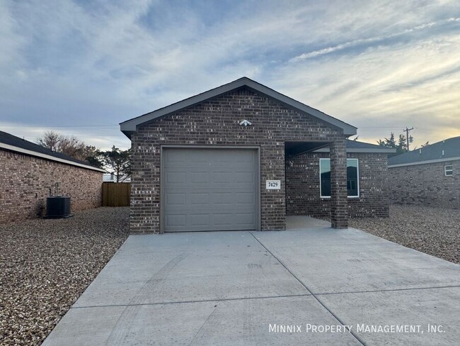 7429 4th St in Lubbock, TX - Building Photo - Building Photo