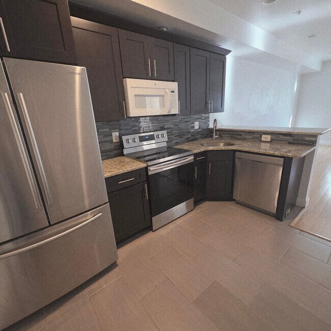 628 N 11th St, Unit 6 in Philadelphia, PA - Building Photo - Building Photo