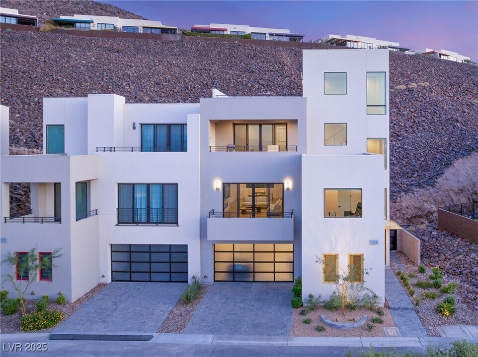 394 Solitude Peak Ln in Henderson, NV - Building Photo