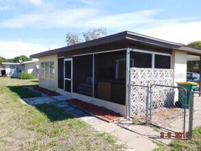 22236 Montrose Ave in Port Charlotte, FL - Building Photo - Building Photo