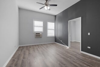 4871 N Magnolia Ave, Unit 401 in Chicago, IL - Foto de edificio - Building Photo