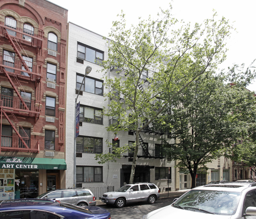 425-427 E 75th St in New York, NY - Building Photo