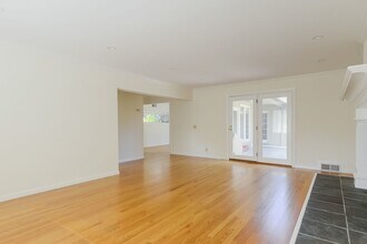 260 Santa Monica Ave in Menlo Park, CA - Building Photo - Building Photo