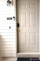 4910 Ravens Crest Dr in Plainsboro, NJ - Building Photo