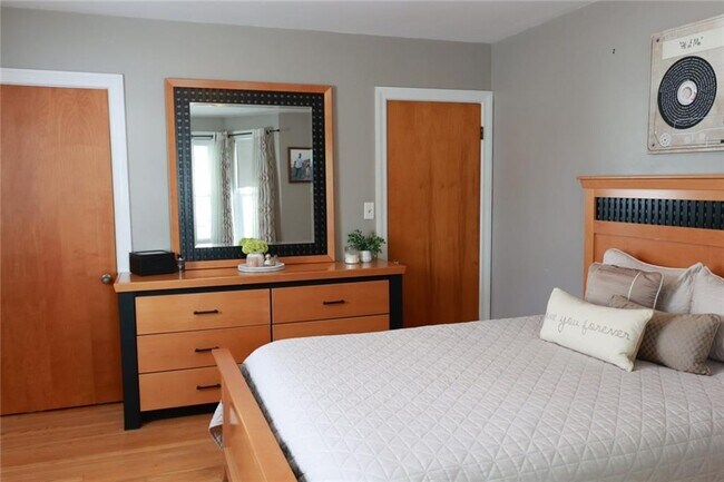 104 Naples Ave in Providence, RI - Foto de edificio - Building Photo