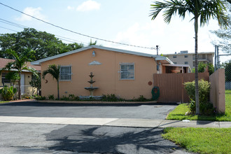 Phoenix Manor in Miami, FL - Building Photo - Building Photo