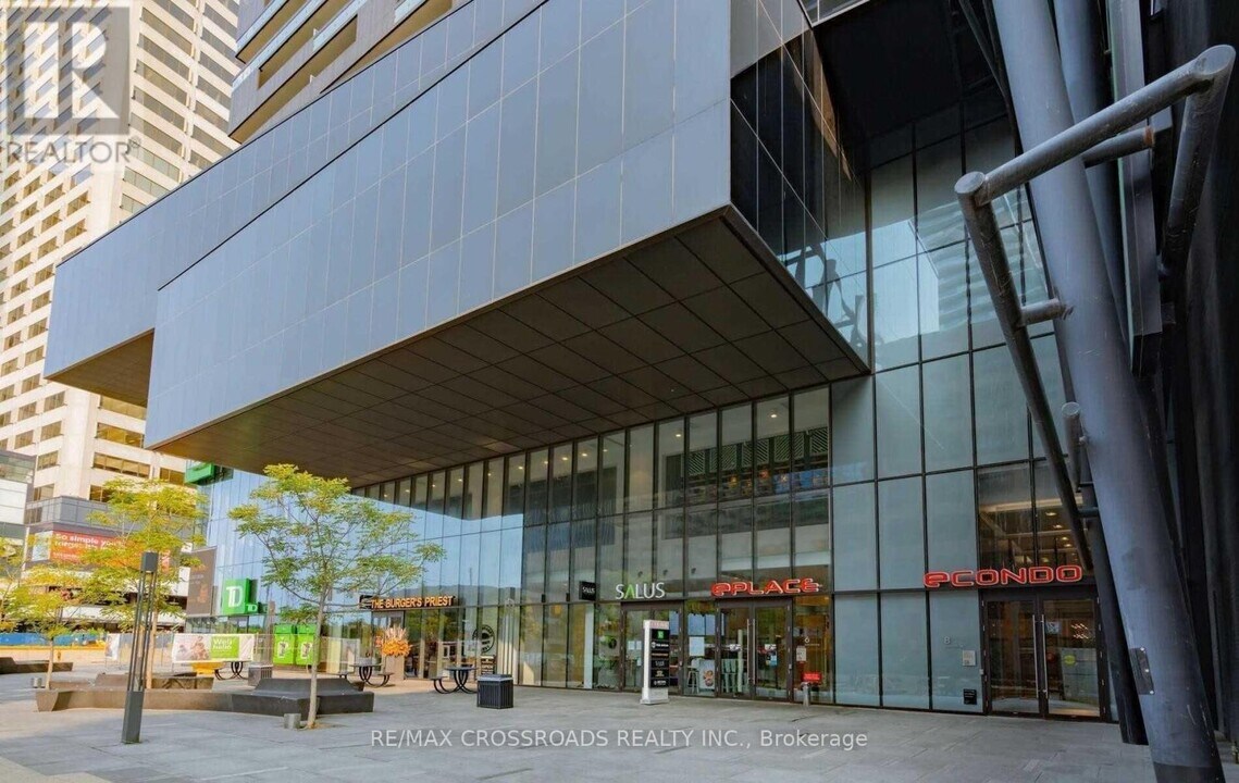 809-808 EGLINTON Ave in Toronto, ON - Building Photo
