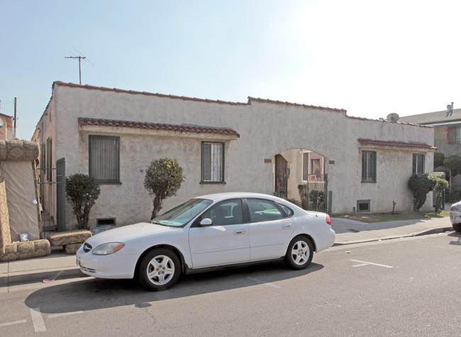 7008-7010 Mountain View Ave in Huntington Park, CA - Foto de edificio - Building Photo