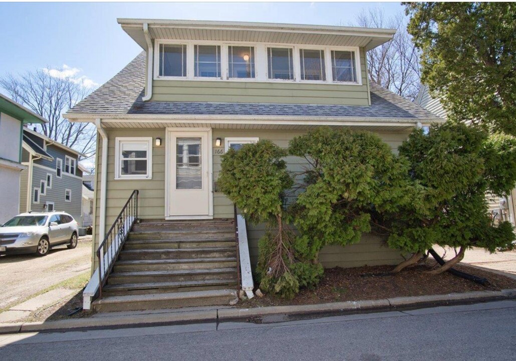 166 Rodney Ct in Madison, WI - Building Photo