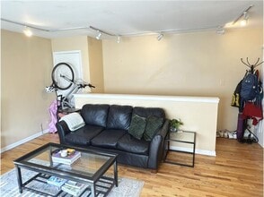 715 W Diversey Pkwy in Chicago, IL - Building Photo - Building Photo