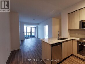 99 Eagle Rock Way in Vaughan, ON - Building Photo - Building Photo