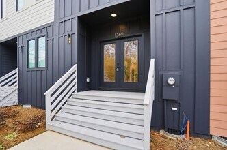 1360 Briar Creek Rd in Charlotte, NC - Building Photo - Building Photo