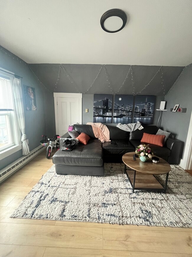 27 Dearborn Ave, Unit Apt 3 in Lynn, MA - Building Photo - Building Photo