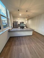 70 W Grand St in Elizabeth, NJ - Building Photo