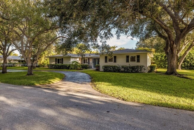 8445 SW 147th St in Palmetto Bay, FL - Building Photo - Building Photo