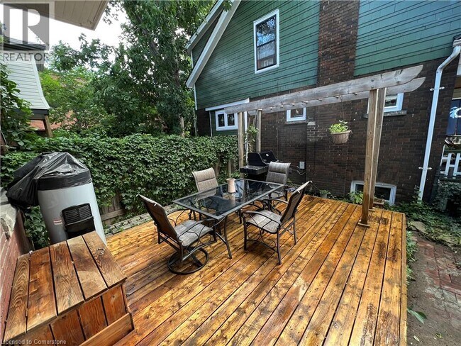 property at 155 Wentworth St S