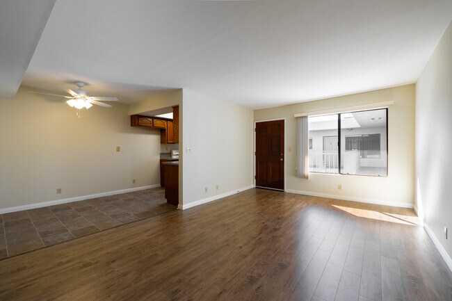 515 East Elmwood Ave in Burbank, CA - Foto de edificio - Interior Photo