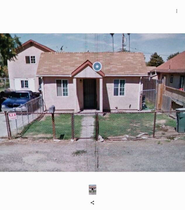 1731 Seattle St in Modesto, CA - Building Photo