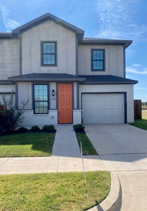376 Hemphill St in Burleson, TX - Building Photo