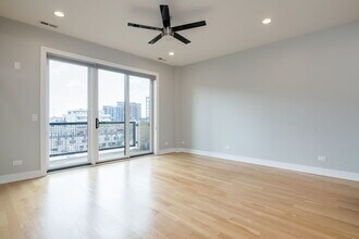 680 N Milwaukee Ave in Chicago, IL - Building Photo - Building Photo
