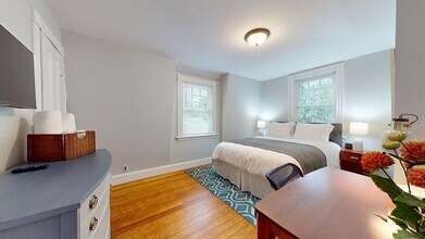 16 Linder Ter, Unit 2 in Newton, MA - Building Photo - Building Photo