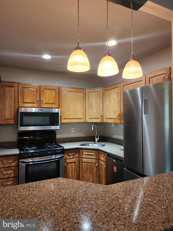 132 Meadowview Ln in Mont Clare, PA - Foto de edificio - Building Photo