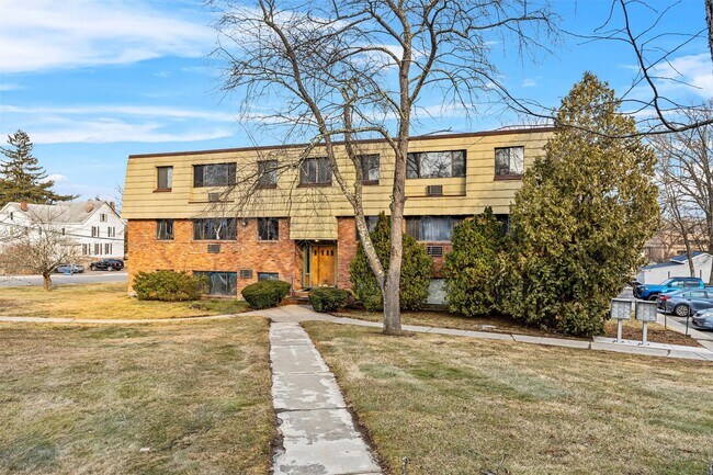 103 Country Club Dr in Maybrook, NY - Building Photo - Building Photo