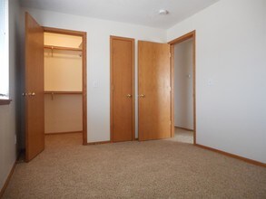 3517 Queen Dr SW-Unit -3517-4 in Cedar Rapids, IA - Building Photo - Building Photo