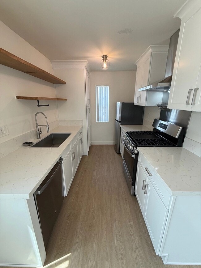 3900 W 1st St, Unit 9