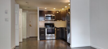 104 Queensberry St, Unit D in Boston, MA - Building Photo - Building Photo