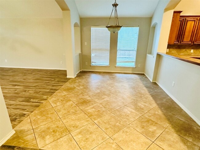 property at 5643 Walnut Glen Ln