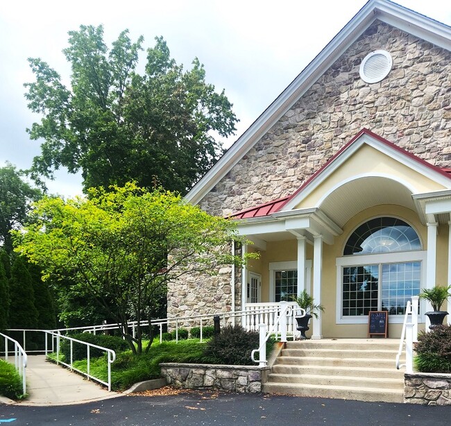 140 S Clinton St, Unit Apt. A in Doylestown, PA - Building Photo - Building Photo