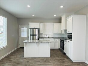 1005 Sugar Gdn Dr in Pharr, TX - Building Photo - Building Photo