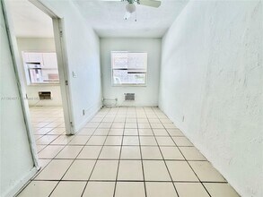 2041 Jackson St in Hollywood, FL - Building Photo - Building Photo