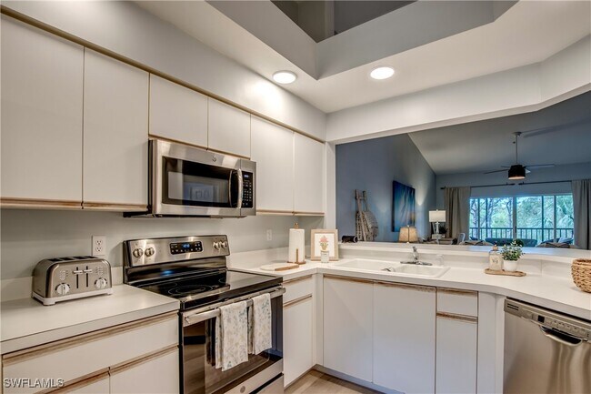 4161 Sawgrass Point Dr in Bonita Springs, FL - Building Photo - Building Photo