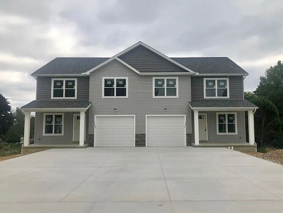 149 Southpark Dr in Wadsworth, OH - Building Photo