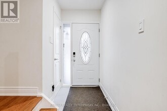 2315 Bromsgrove Rd in Mississauga, ON - Building Photo - Building Photo