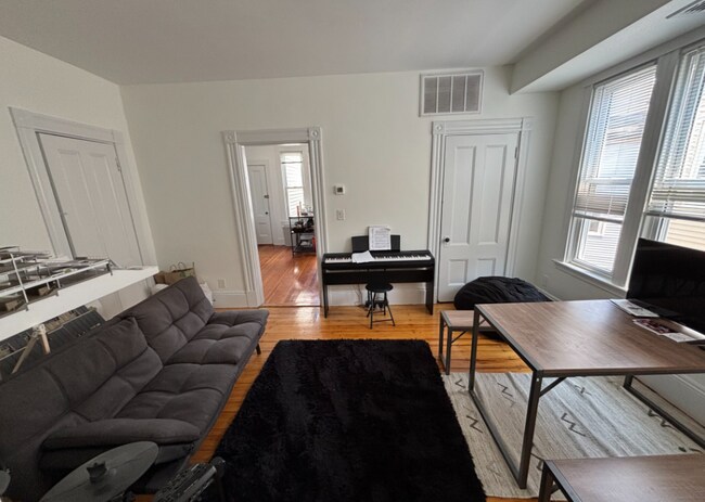 1423 Cambridge St, Unit 6 in Cambridge, MA - Building Photo - Building Photo