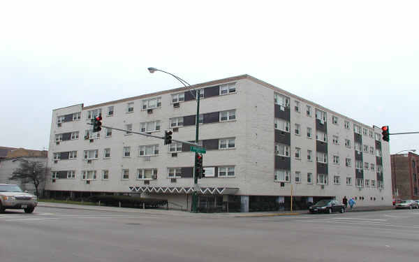 60 N Central in Chicago, IL - Building Photo