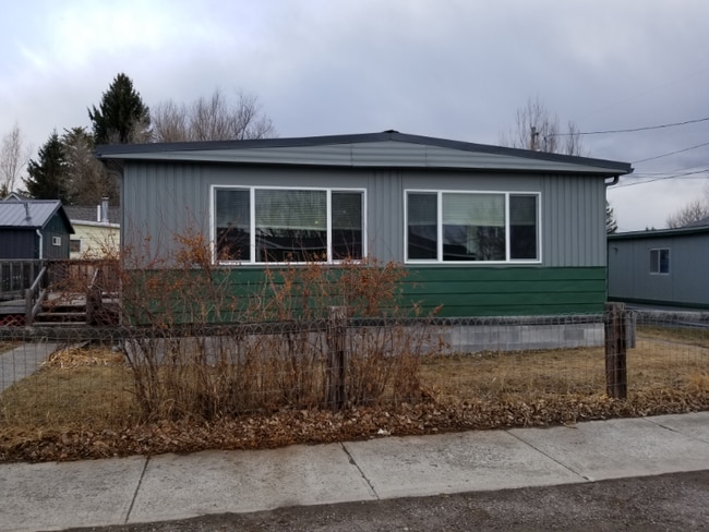 24 E Adams St in Three Forks, MT - Building Photo - Building Photo