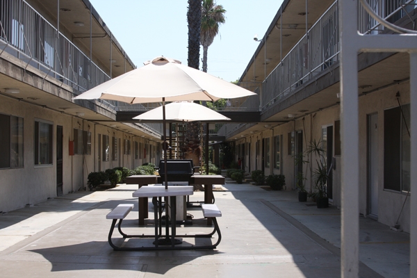 Corsican Apartments in Gardena, CA - Foto de edificio - Building Photo