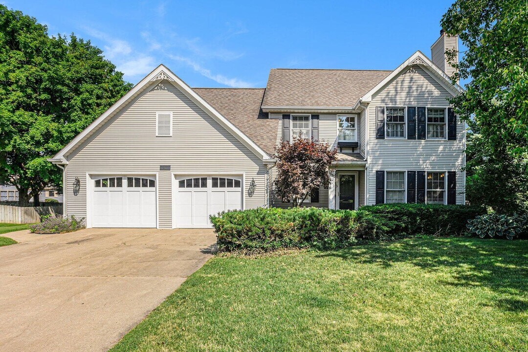 7471 St George Cir in Portage, MI - Building Photo