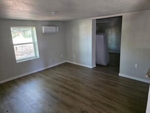 147 Walnut Rd in Nocona, TX - Foto de edificio - Building Photo