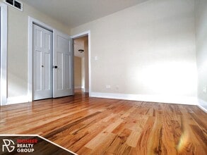 537 W Arlington Pl, Unit 555-505 in Chicago, IL - Foto de edificio - Building Photo