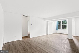 9629 White Acre Rd in Columbia, MD - Building Photo