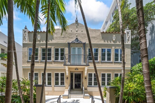 1018 Meridian Ave in Miami Beach, FL - Building Photo - Building Photo