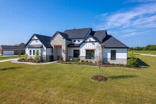 Tuscan Estates in Waxahachie, TX - Building Photo