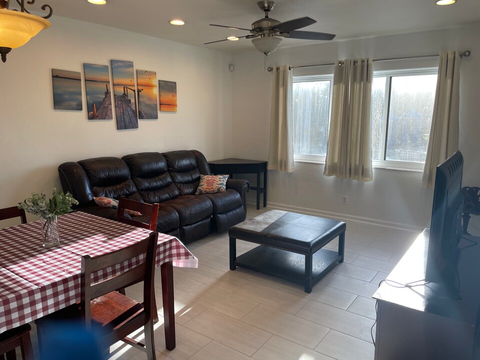 1001 SE 16th St, Unit 11 in Fort Lauderdale, FL - Building Photo
