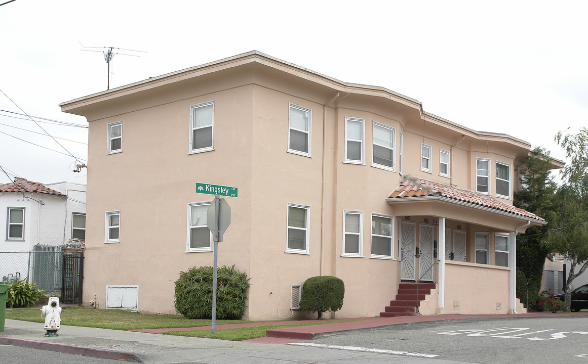 5730-5736 Walnut St in Oakland, CA - Building Photo