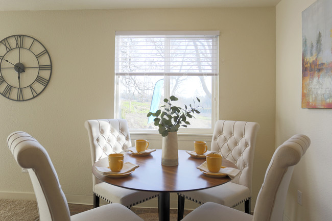 Riverview Apartments in Camas, WA - Building Photo - Interior Photo